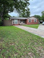 400 Vernet Street, Richardson, TX 75080