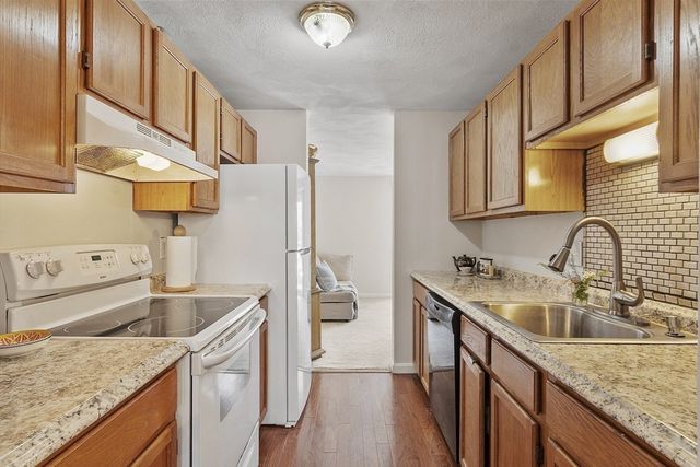 133 Patrick Road 133, Tewksbury, MA 01876