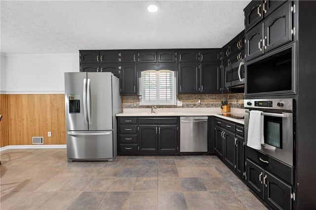 8571 BIRCH HOLLOW Drive, Roswell, GA 30076