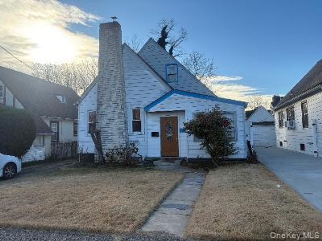 980 Wallace Avenue, North Baldwin, NY 11510