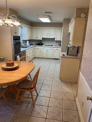 6705 N Shawnee Avenue, Oklahoma City, OK 73116