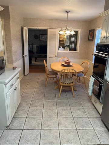 6705 N Shawnee Avenue, Oklahoma City, OK 73116