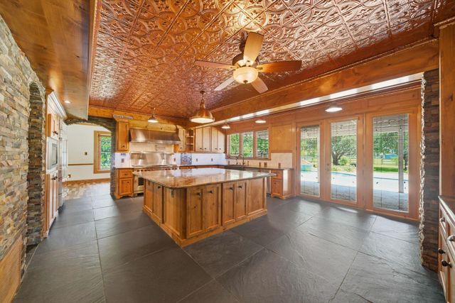 1301 W Viejo Drive, Friendswood, TX 77546