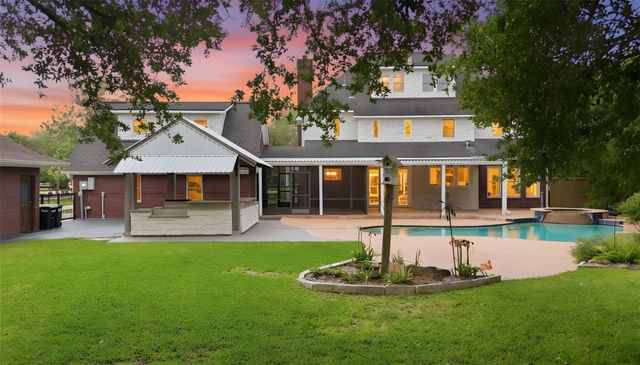 1301 W Viejo Drive, Friendswood, TX 77546