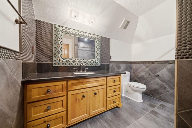 1301 W Viejo Drive, Friendswood, TX 77546