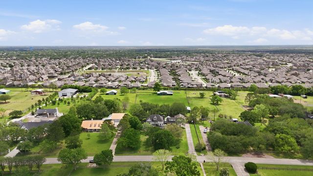 1301 W Viejo Drive, Friendswood, TX 77546