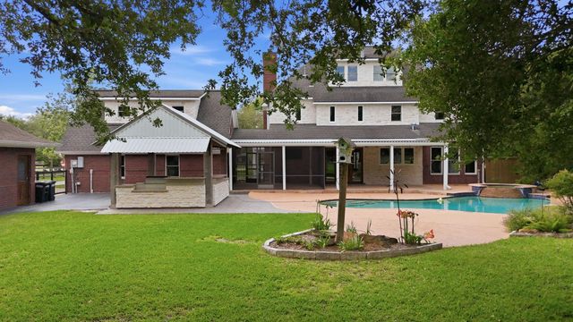 1301 W Viejo Drive, Friendswood, TX 77546