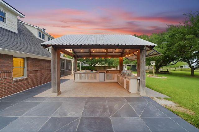 1301 W Viejo Drive, Friendswood, TX 77546
