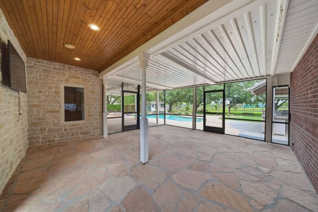 1301 W Viejo Drive, Friendswood, TX 77546