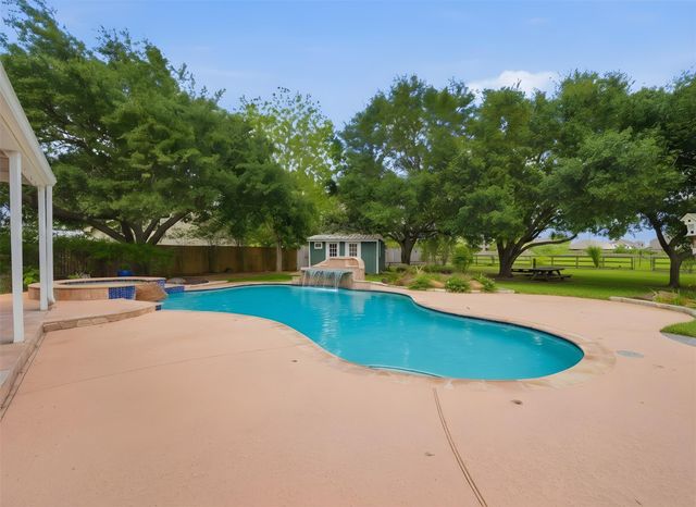 1301 W Viejo Drive, Friendswood, TX 77546