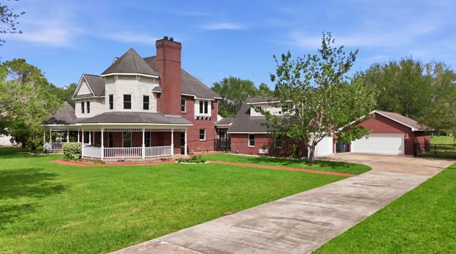 1301 W Viejo Drive, Friendswood, TX 77546