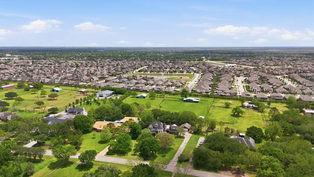 1301 W Viejo Drive, Friendswood, TX 77546