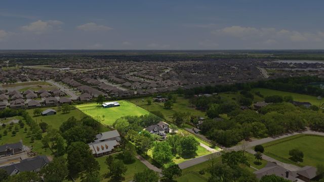 1301 W Viejo Drive, Friendswood, TX 77546