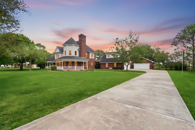 1301 W Viejo Drive, Friendswood, TX 77546