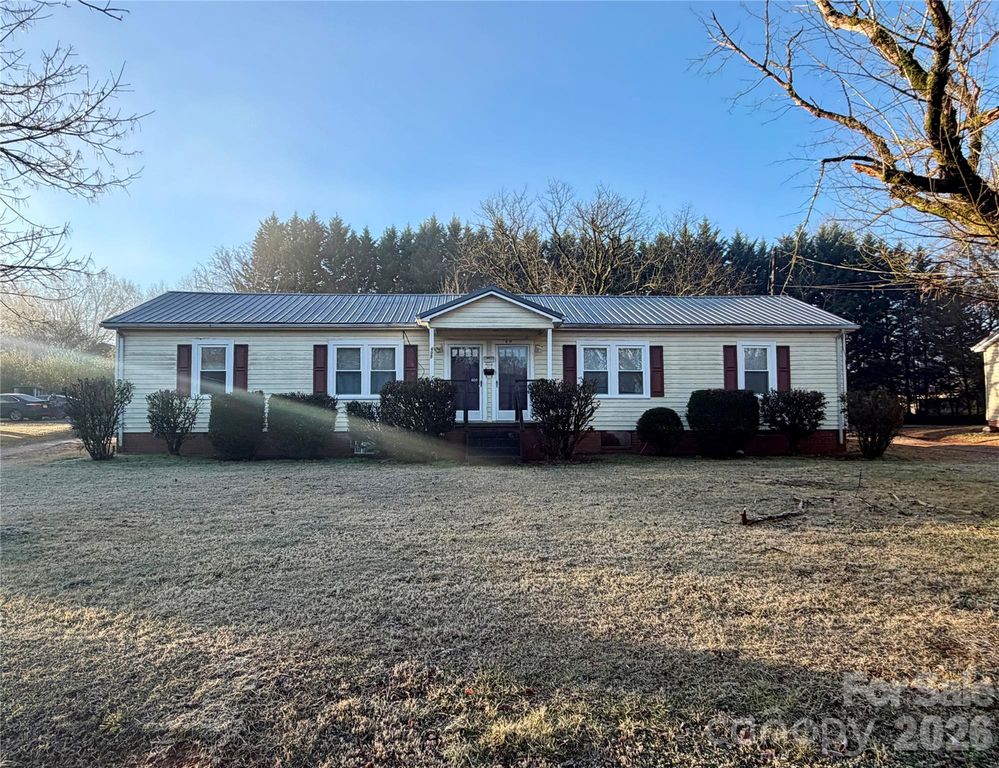 605 6th Street SW, Conover, NC 28613