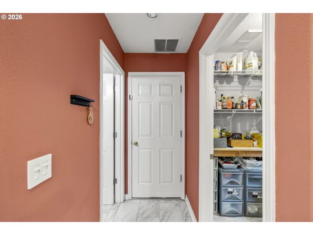 1340 CLASSICO Ct Se, Salem, OR 97306