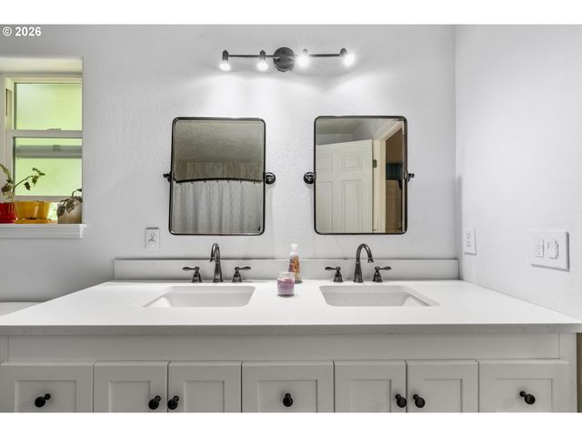 1340 CLASSICO Ct Se, Salem, OR 97306