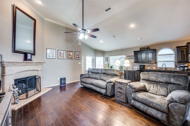 5813 Longmont Drive, Denton, TX 76208