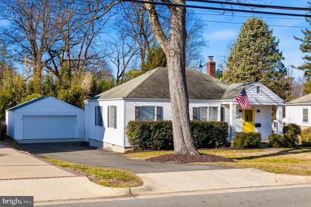 2920 FAIRMONT ST, Falls Church, VA 22042