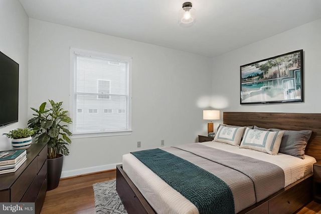 2920 FAIRMONT ST, Falls Church, VA 22042