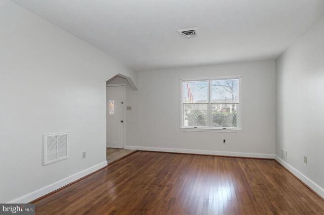 2920 FAIRMONT ST, Falls Church, VA 22042