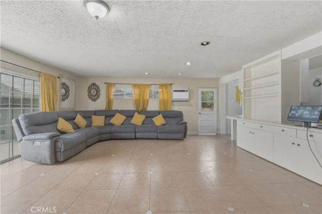 6626 Riverton, North Hollywood, CA 91606