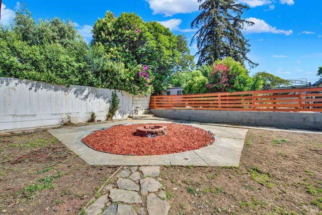 14 Joan Dr, American Canyon, CA 94503
