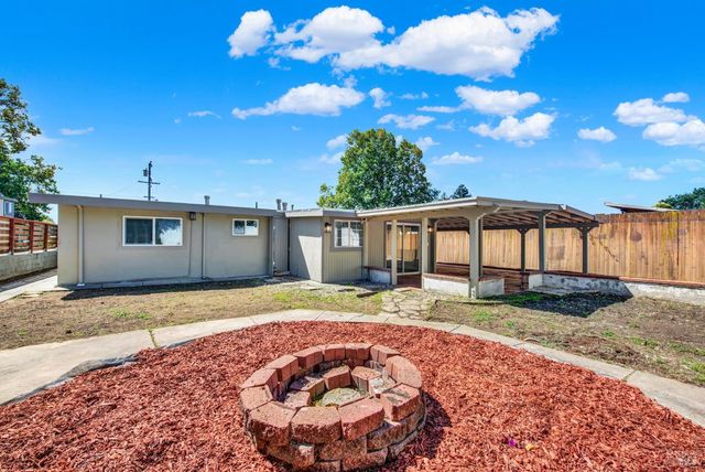 14 Joan Dr, American Canyon, CA 94503