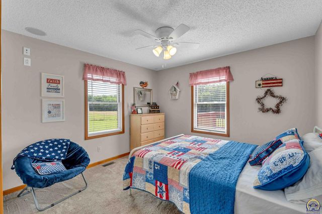 8737 SW 85th St, Auburn, KS 66402