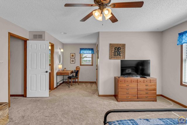 8737 SW 85th St, Auburn, KS 66402