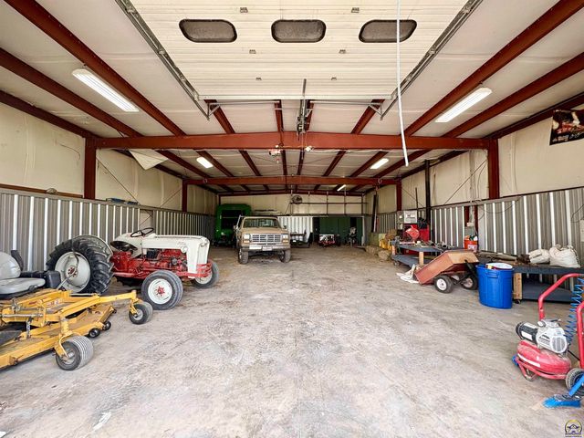 8737 SW 85th St, Auburn, KS 66402