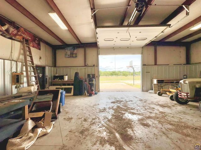 8737 SW 85th St, Auburn, KS 66402