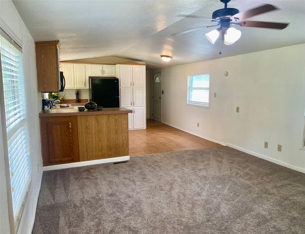 160 Champion Way, Livingston, TX 77351