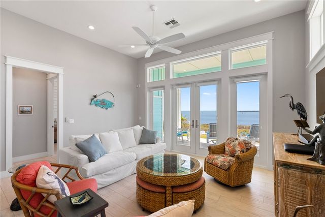276 Reserve Lane, Rockport, TX 78382