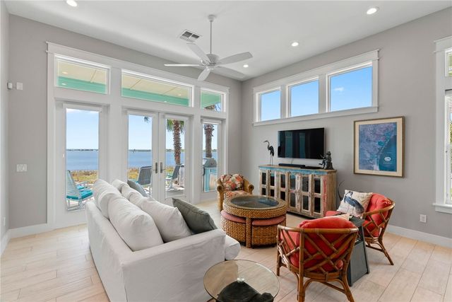 276 Reserve Lane, Rockport, TX 78382