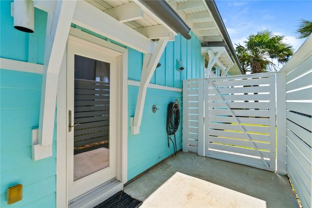 276 Reserve Lane, Rockport, TX 78382