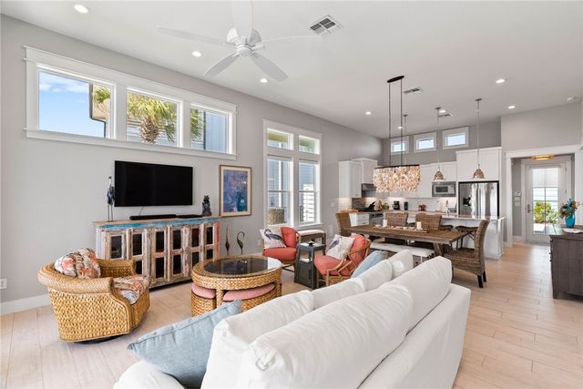 276 Reserve Lane, Rockport, TX 78382