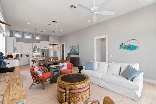 276 Reserve Lane, Rockport, TX 78382