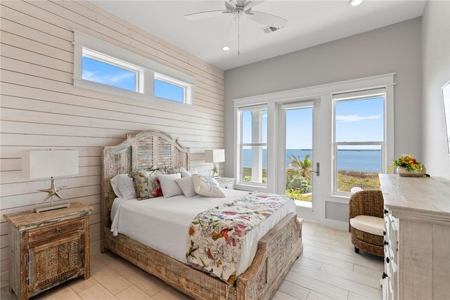 276 Reserve Lane, Rockport, TX 78382