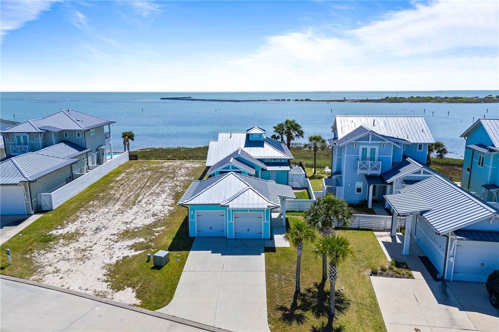276 Reserve Lane, Rockport, TX 78382