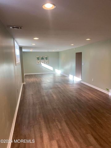 105 Suburban Drive, Toms River, NJ 08753