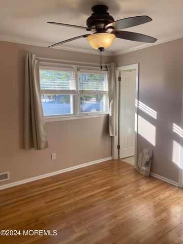 105 Suburban Drive, Toms River, NJ 08753