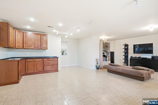 17 Chester Avenue, Newark, NJ 07104