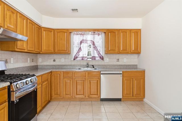17 Chester Avenue, Newark, NJ 07104
