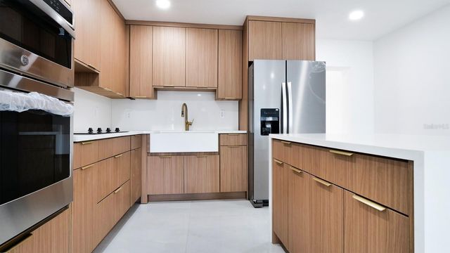 8641 MAY CIRCLE, Tampa, FL 33614