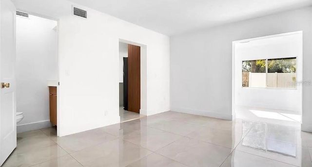 8641 MAY CIRCLE, Tampa, FL 33614