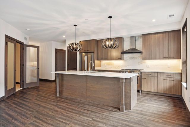 253 Lake Street E 309, Wayzata, MN 55391