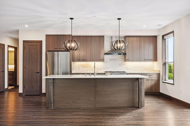 253 Lake Street E 309, Wayzata, MN 55391