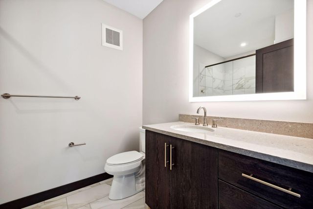 253 Lake Street E 309, Wayzata, MN 55391