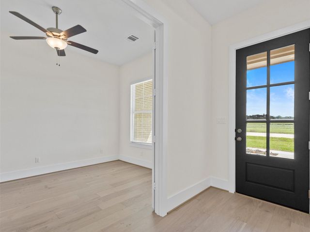 226 Hydrangea Drive, Smithville, TX 78957